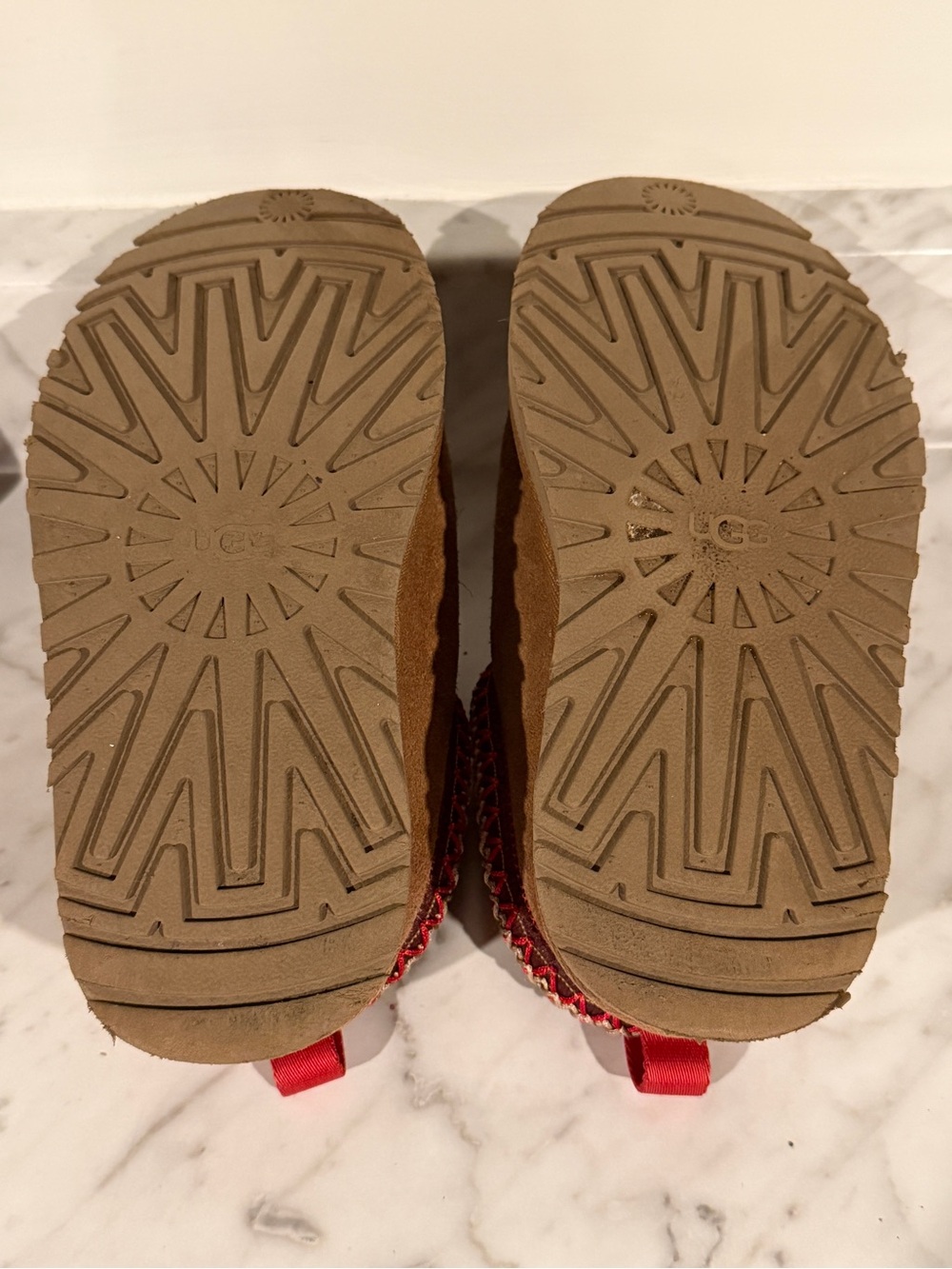 UGG Tazz II Kids Size 13 Cherry Platform Slipper Mule Red Gold Braid - Picture 6 of 10